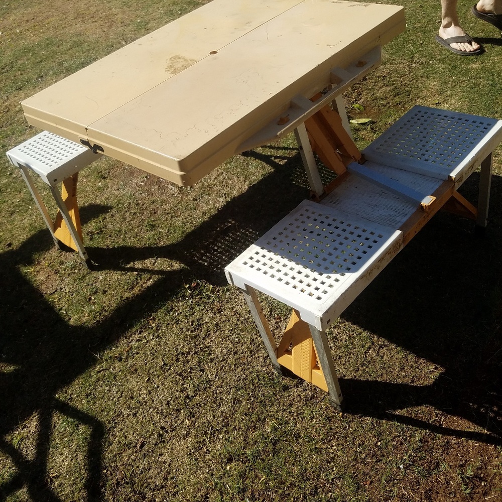 PORTABLE PARTY KIDS CAMPING TABLE AND CHAIRS
